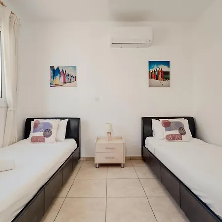 Cozy 2 Bedroom Family Apartment W/ Pool Protaras Exterior photo