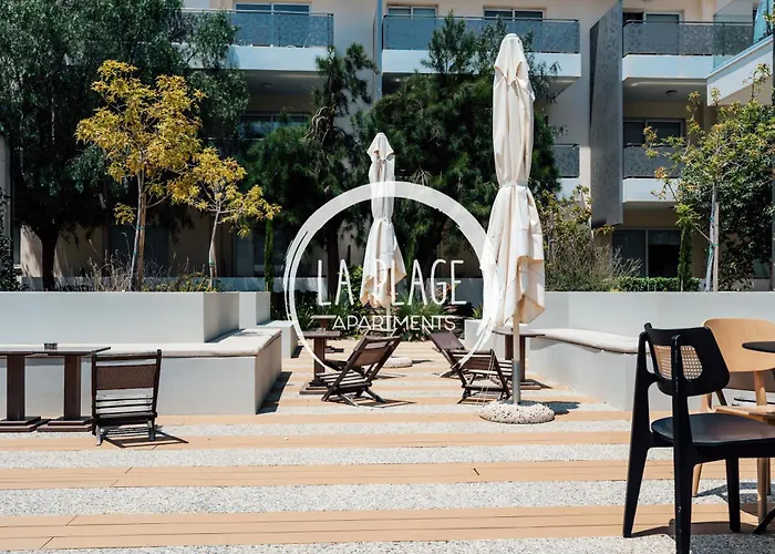 Cozy 2 Bedroom Family Apartment W/ Pool