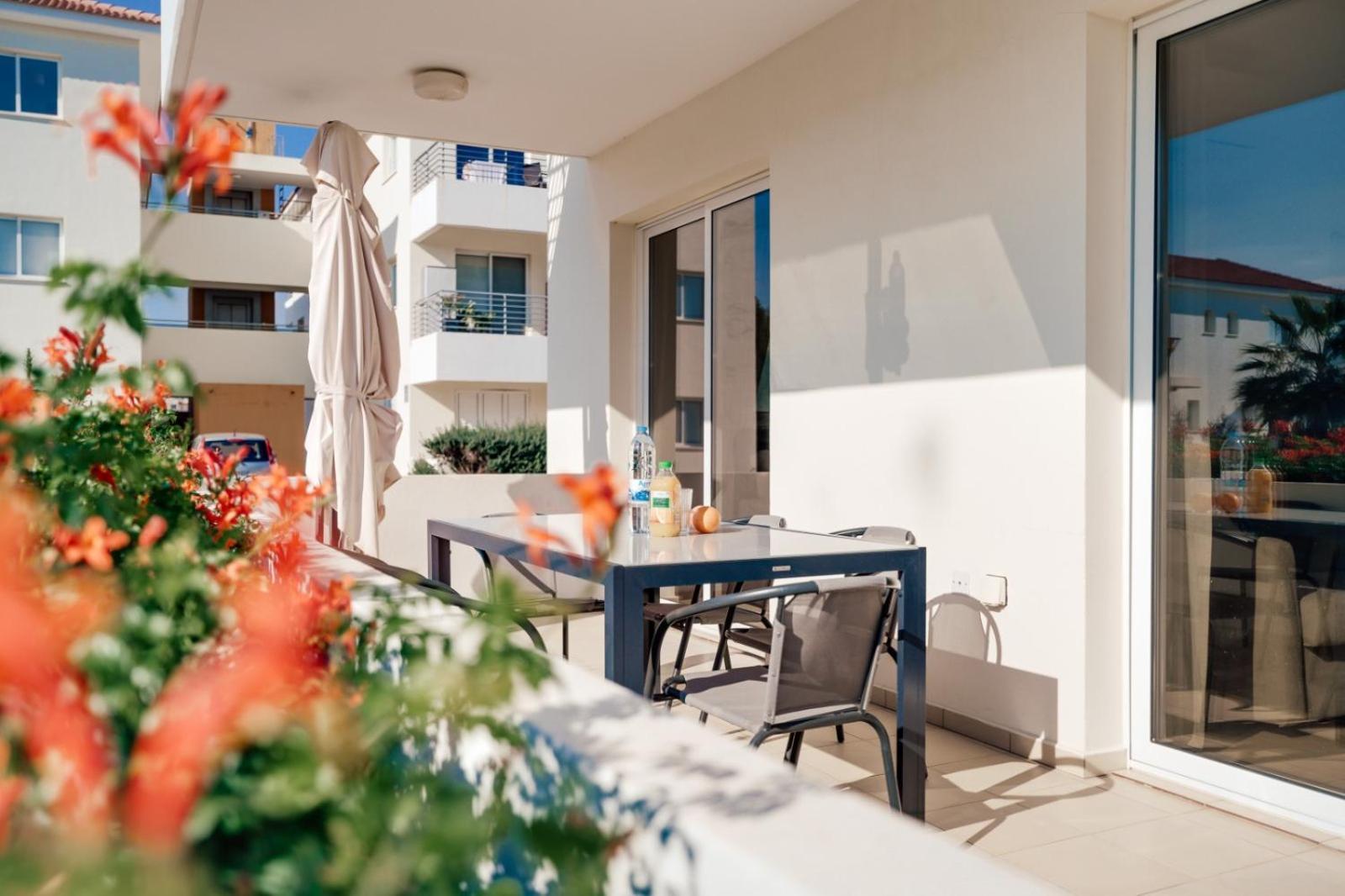 Apartment Cozy 2 Bedroom Family W/ Pool