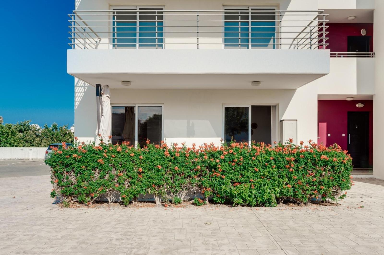 Cozy 2 Bedroom Family W/ Pool